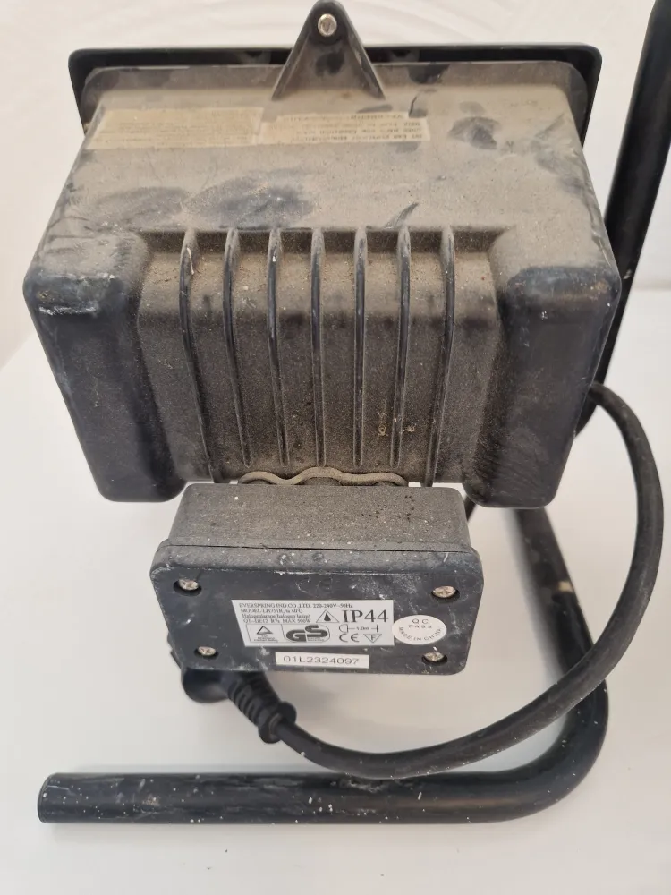 Bygglampa, värmefläkt och LED-strålkastare, alla 230V