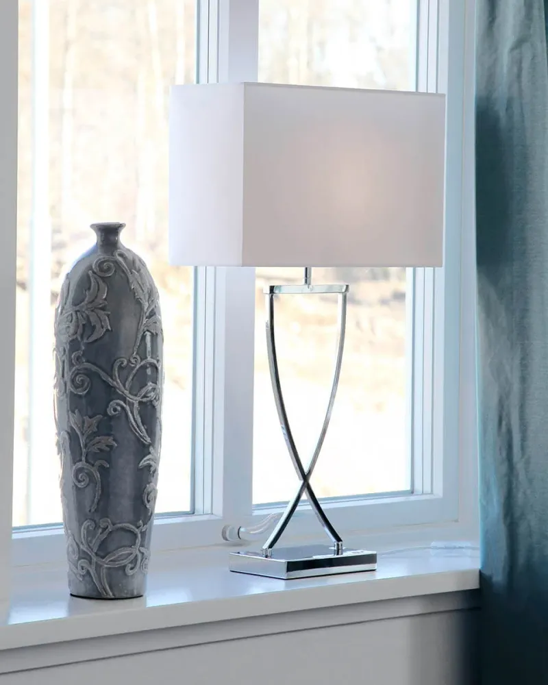 Omega bordslampa H69 cm krom/vit