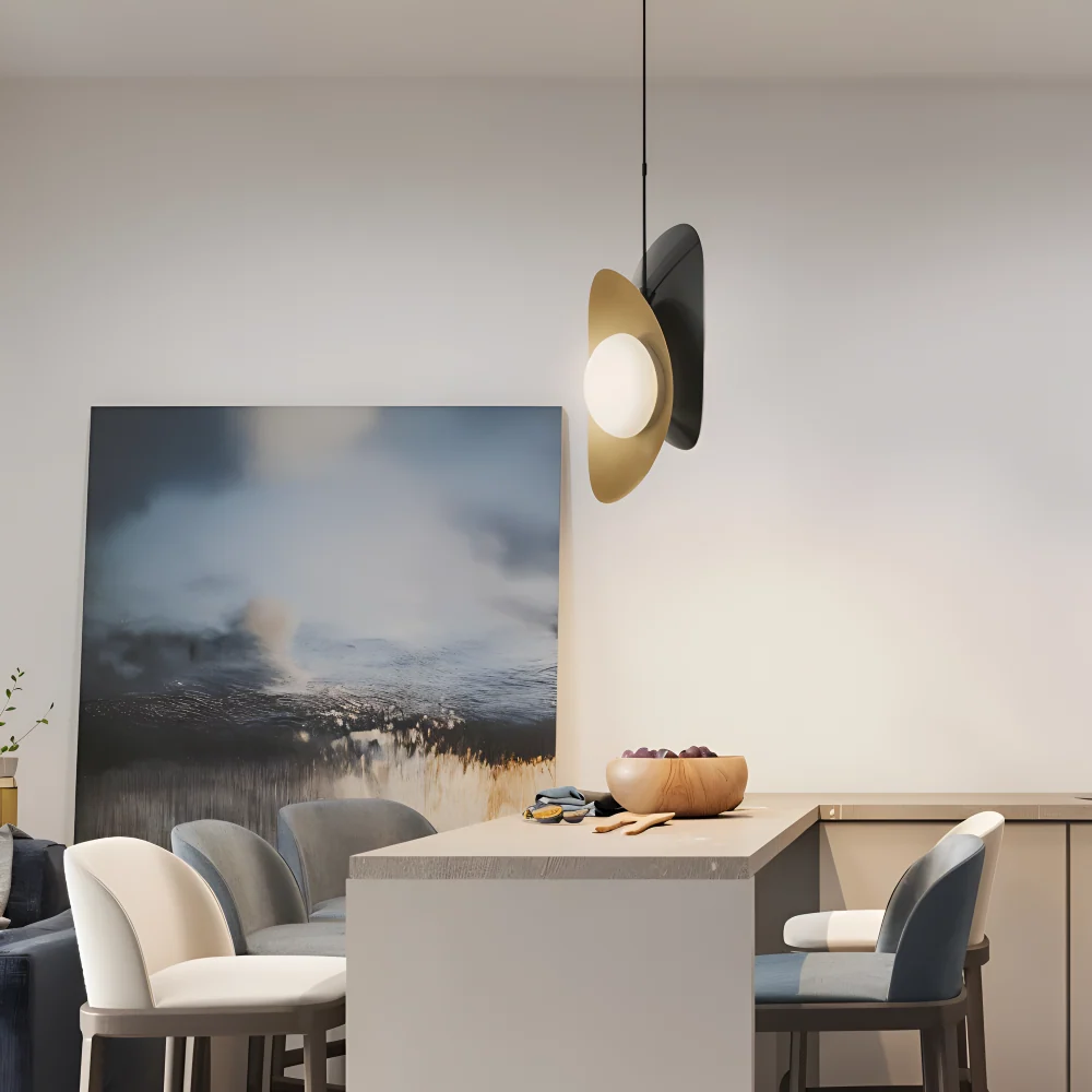 AureaShell – Lyxig Pärlglas Pendellampa med Guldfinish