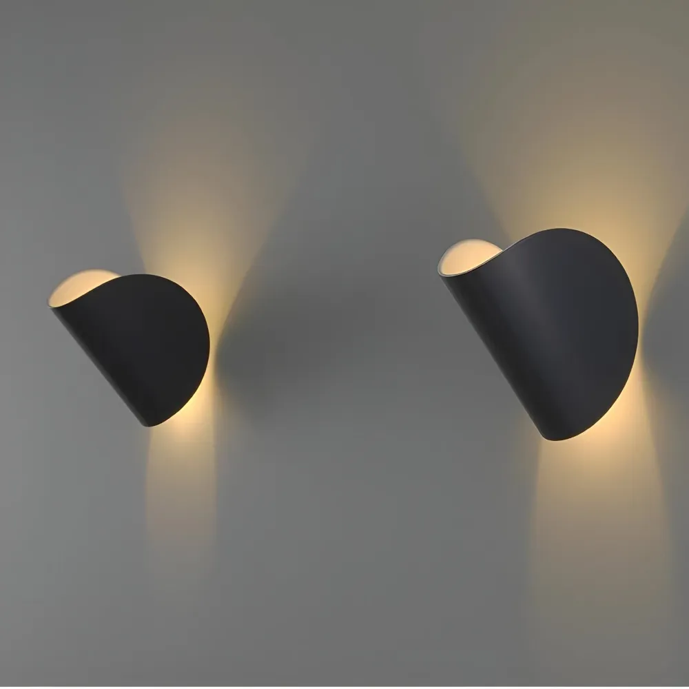 Twist – Vägglampa i Alloy med Roterande Geometrisk Design Svart