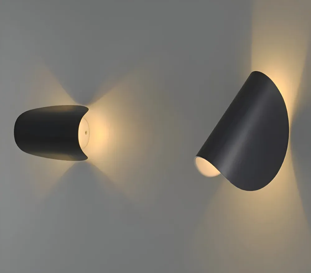Twist – Vägglampa i Alloy med Roterande Geometrisk Design Svart