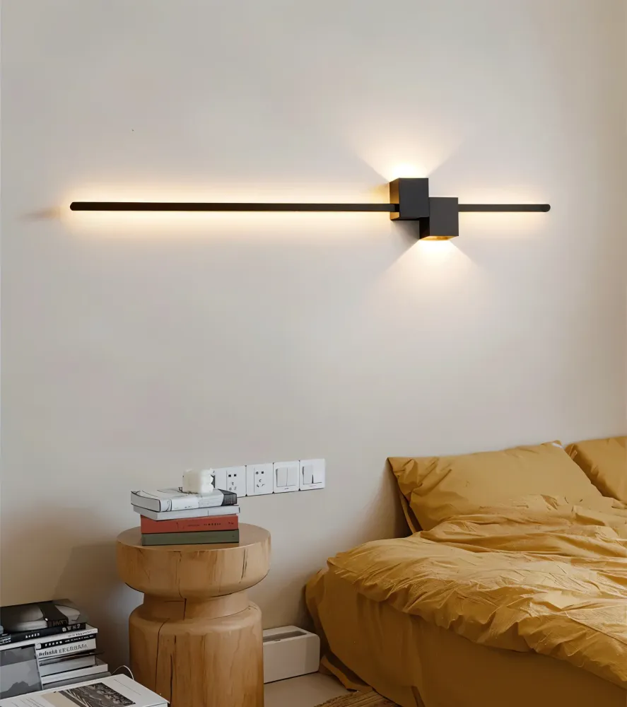 LinéaLux – Minimalistisk Kolsvart LED Vägglampa i Modern Lång Design 62cm