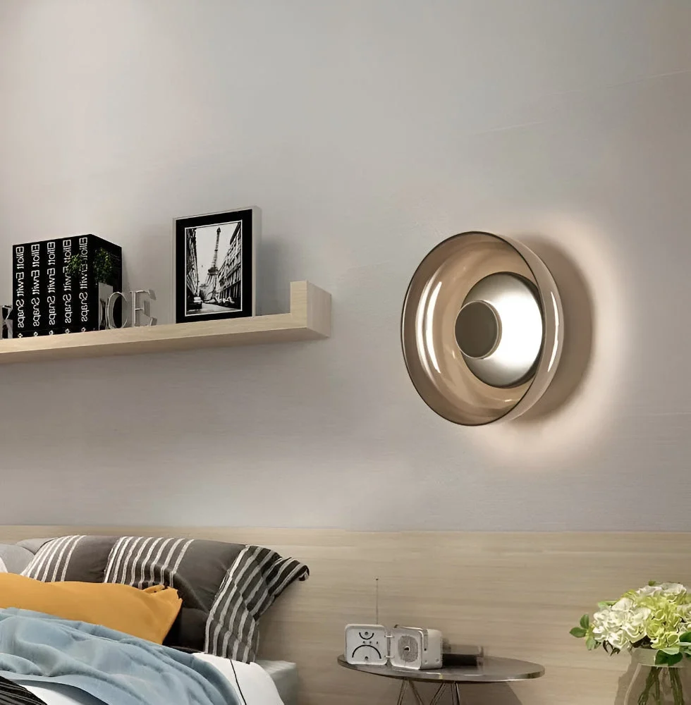 NordBowl – Rund Skandinavisk Vägglampa i Glas & Aluminium | Dagens Nordic LED Väggbelysning