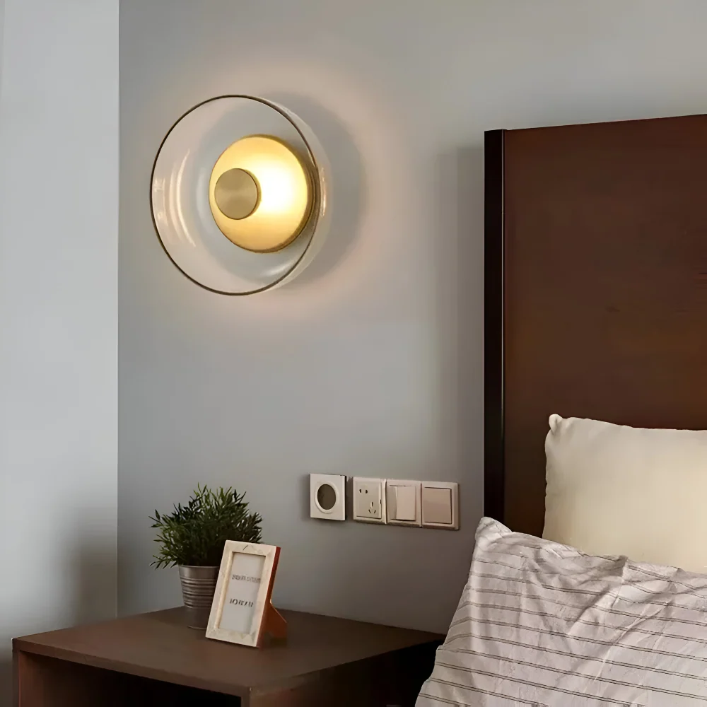 NordBowl – Rund Skandinavisk Vägglampa i Glas & Aluminium | Dagens Nordic LED Väggbelysning