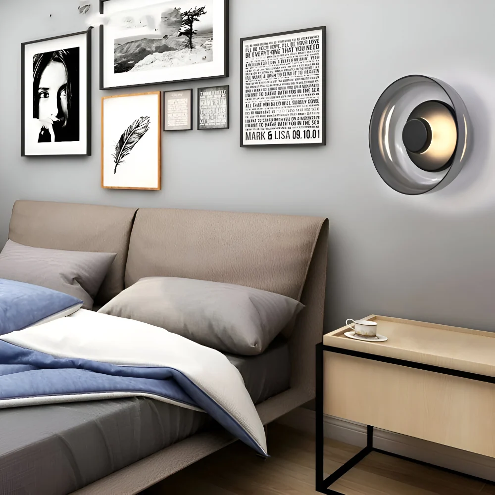 NordBowl – Rund Skandinavisk Vägglampa i Glas & Aluminium | Dagens Nordic LED Väggbelysning