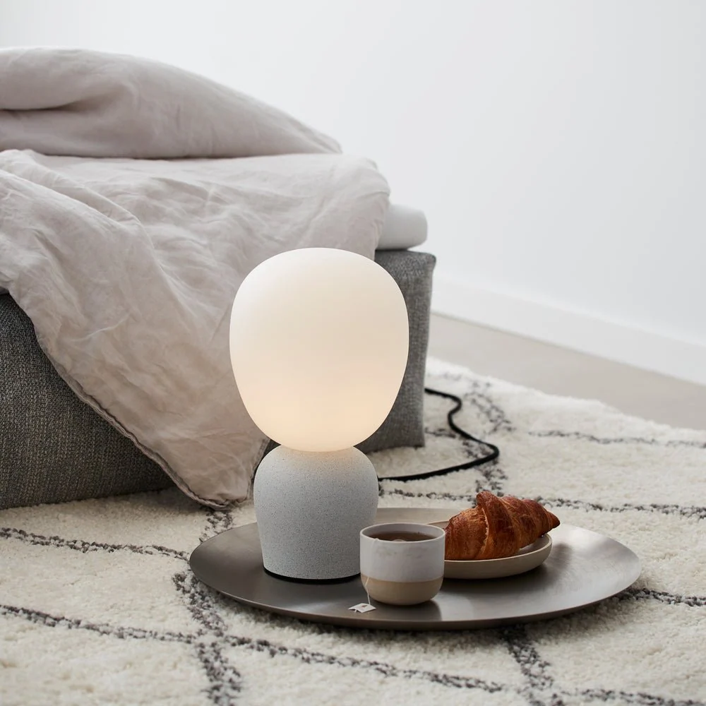 Bordslampa Buddy snäckskal/opal glas Energy Star Certified