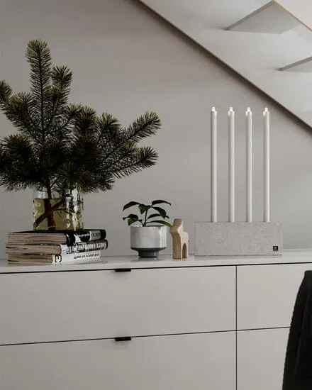 Raw Fjäderlätt bordslampa/ljusstake betong