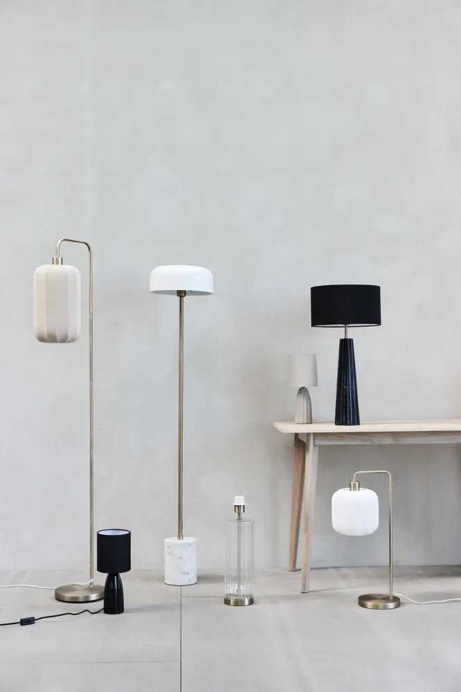 Sarah bordslampa L14XH34XB14 cm. kolsvart