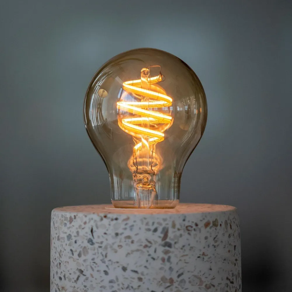 Smart lampa, WiFi, Hombli Smart Bulb Amber A60, E27, LED, CCT, 5,5W, Dimbar, Classic Filament, med retrofilament Energy St...