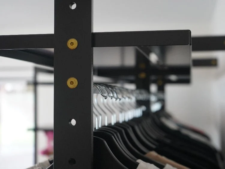 Förlängningsmodul AXIS – 71 × 205 cm, svartlackerat, 2 hyllor med klädstång + 1 hylla