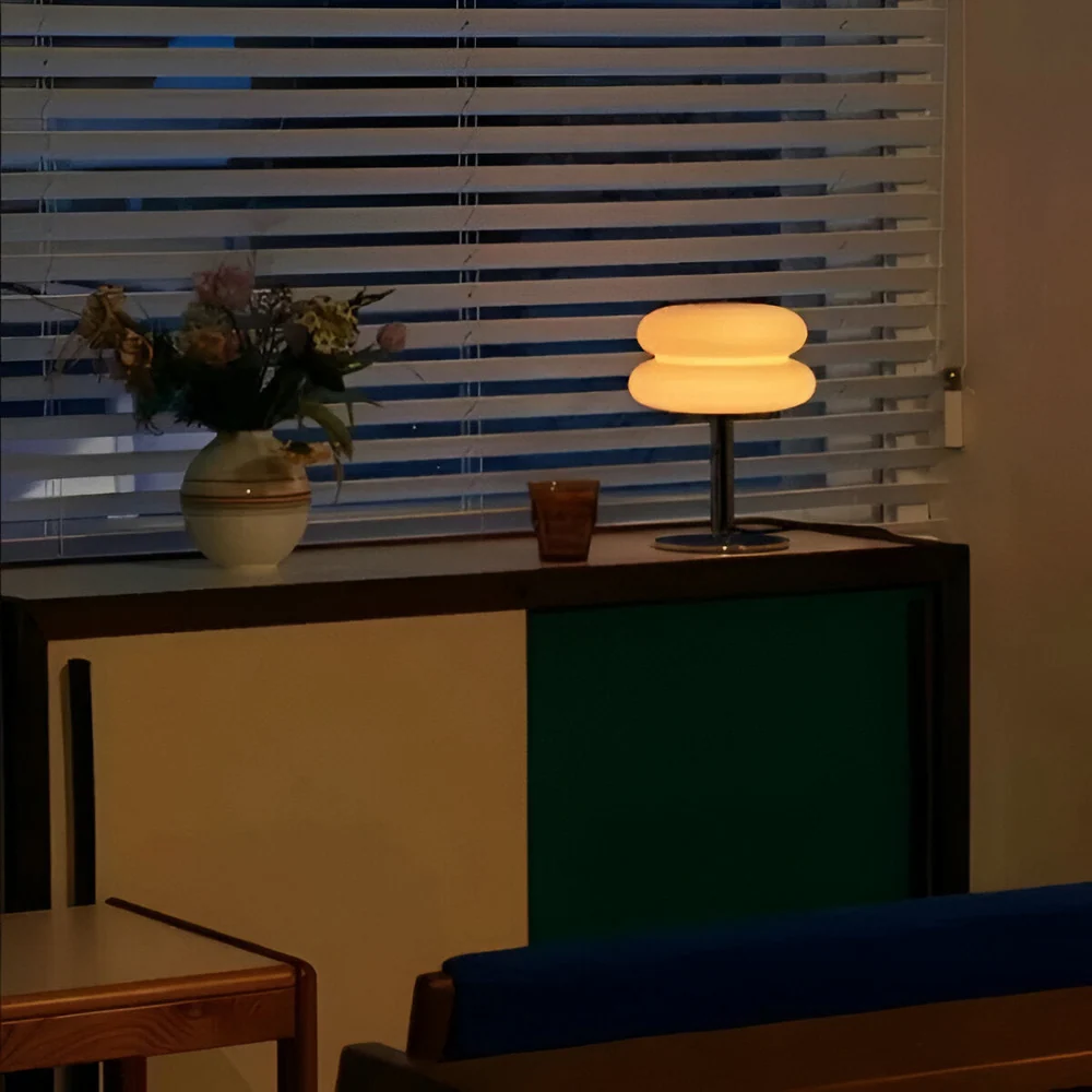 Macaron Inspirerad Bordslampa - Sophisticated Bordslampa i Glas för en Livlig Rumsatmosfär Orange