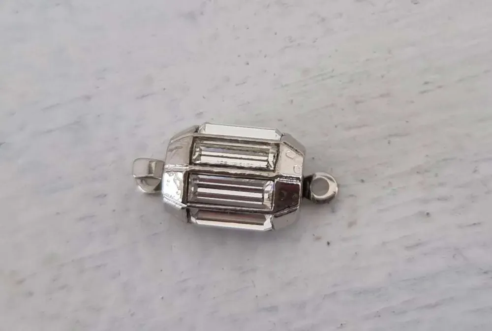 Claspgarten instickslås - Mindre med swarovskikristaller silverfärgad 10x8mm, 1 styck