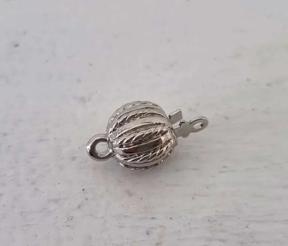 Claspgarten Instickslås - Randig Rund Silverfärgad 8mm 1 styck