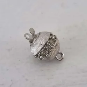 Claspgarten Instickslås - Rund med Strasstenar Silverfärgad, 10mm 1 styck
