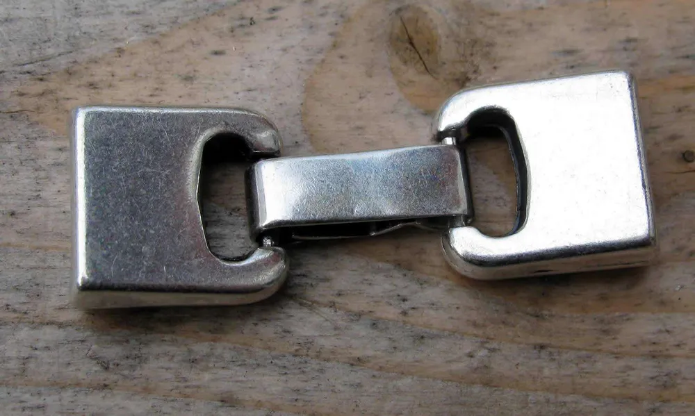 Lås silverfärgat - Haklås för platta breda band 10x2,5mm, 1 adjust