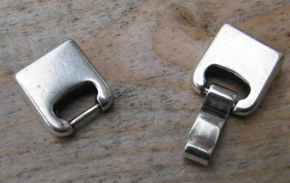 Lås silverfärgat - Haklås för platta breda band 10x2,5mm, 1 adjust