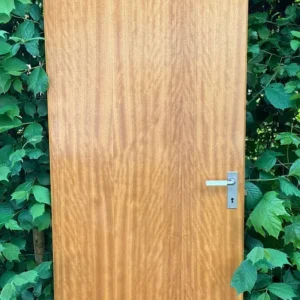 457. Gabondörr med handtag och nyckel