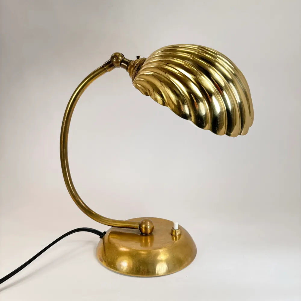 Clam shell table/wall lamp brass Drywall Installation
