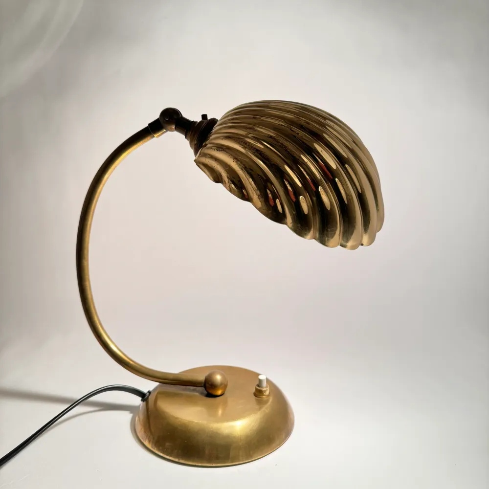 Clam shell table/wall lamp brass Drywall Installation