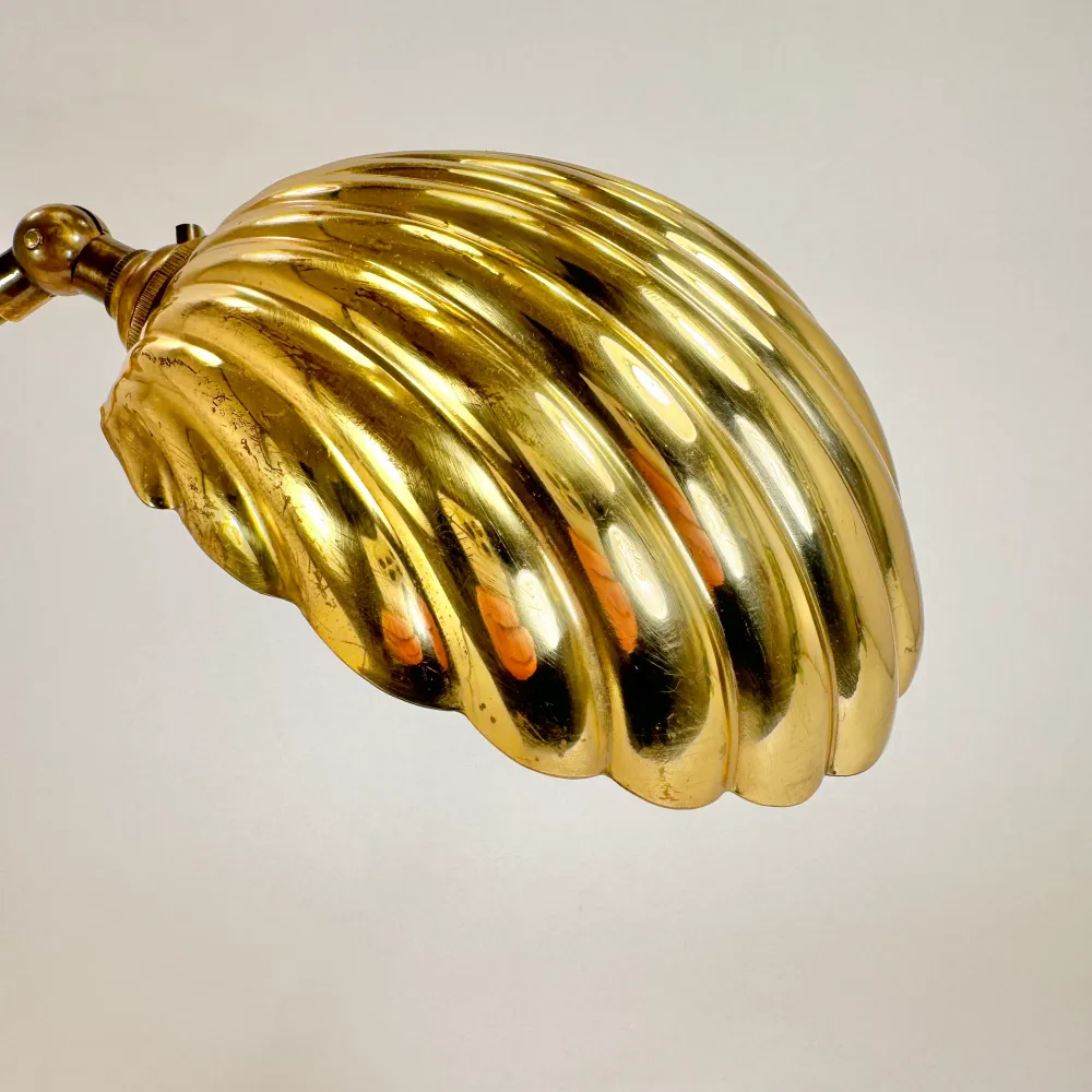 Clam shell table/wall lamp brass Drywall Installation
