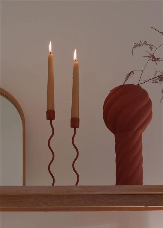 Curved Ljusstake 23cm, Brick Ruby