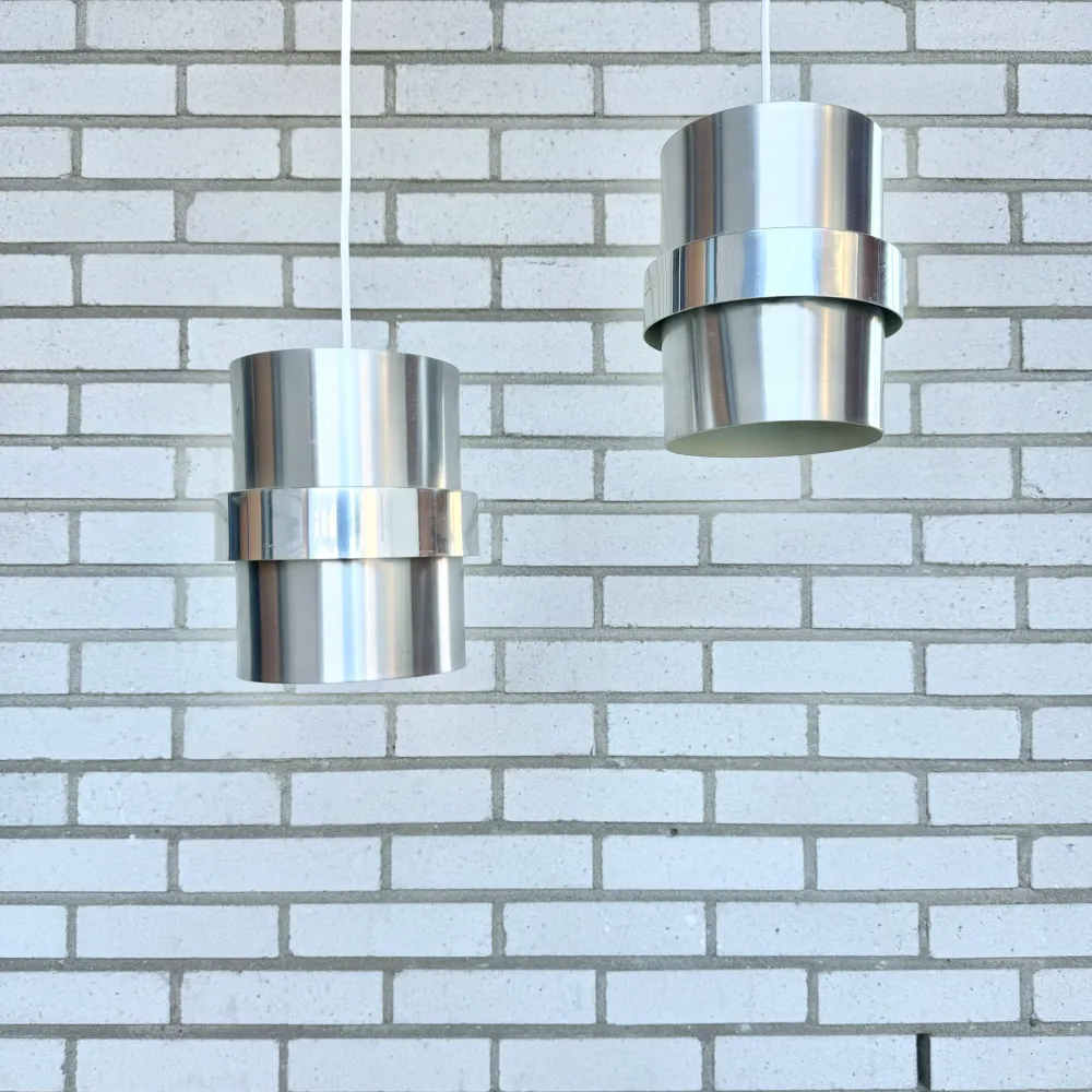 Ergonomisk design 2st taklampor i textured aluminium