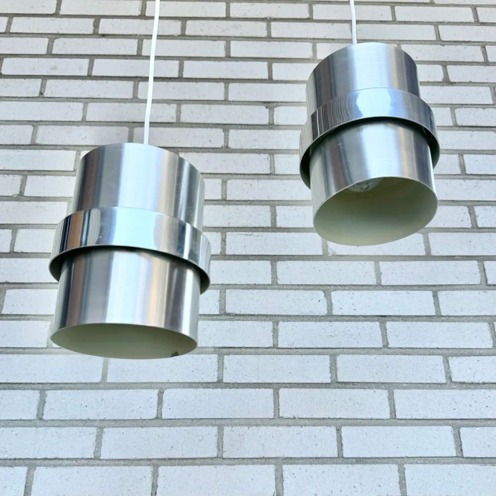 Ergonomisk design 2st taklampor i textured aluminium