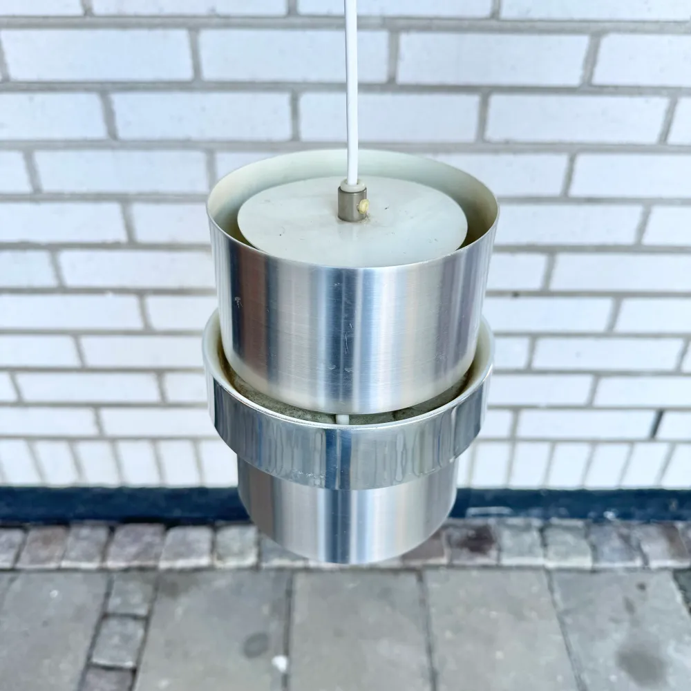 Ergonomisk design 2st taklampor i textured aluminium