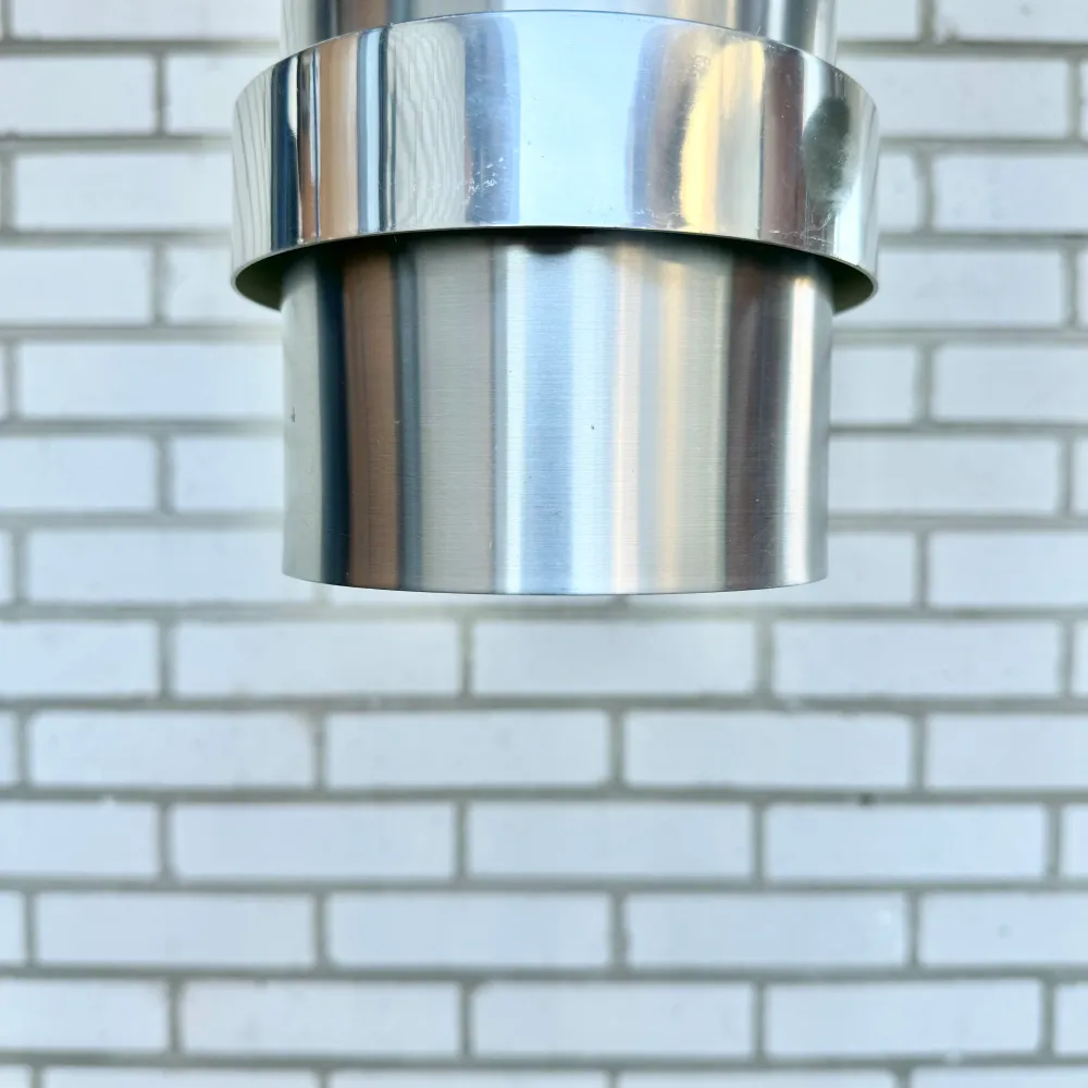 Ergonomisk design 2st taklampor i textured aluminium