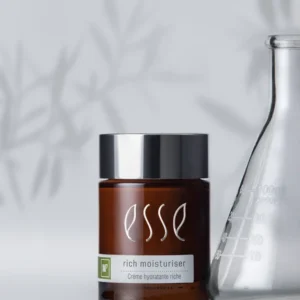 Esse Rich Moisturiser Kit Accessories