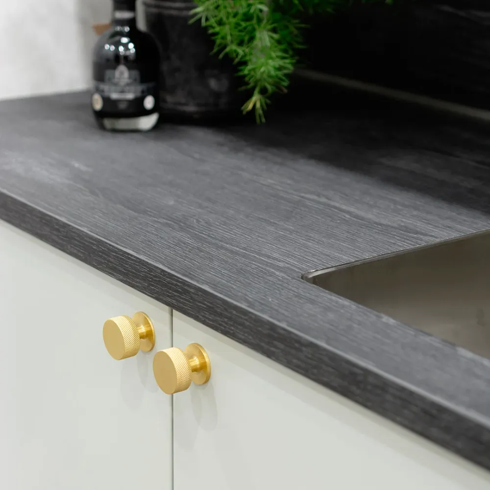 Knopp Crest Svart