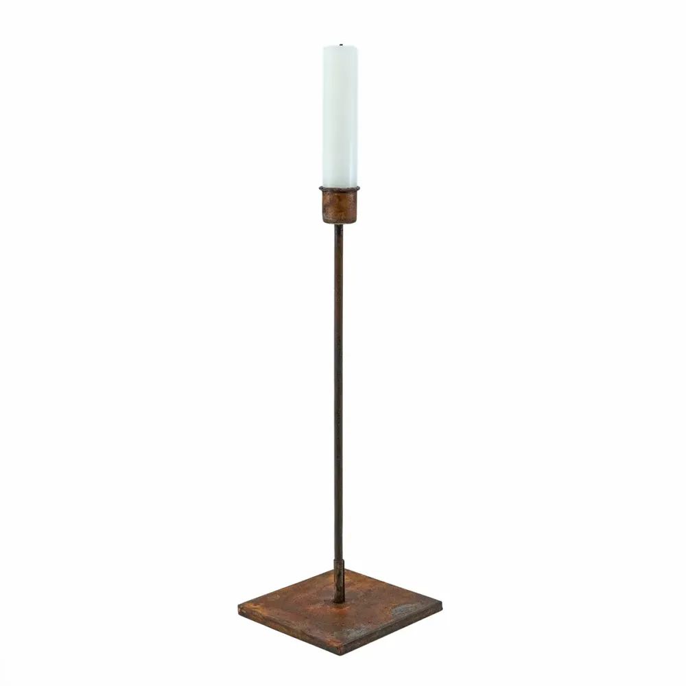 Hög konisk rostig ljusstake