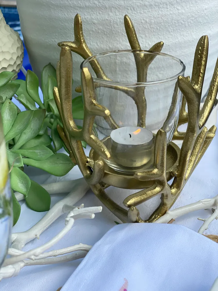 Ljuslykta korall i guld