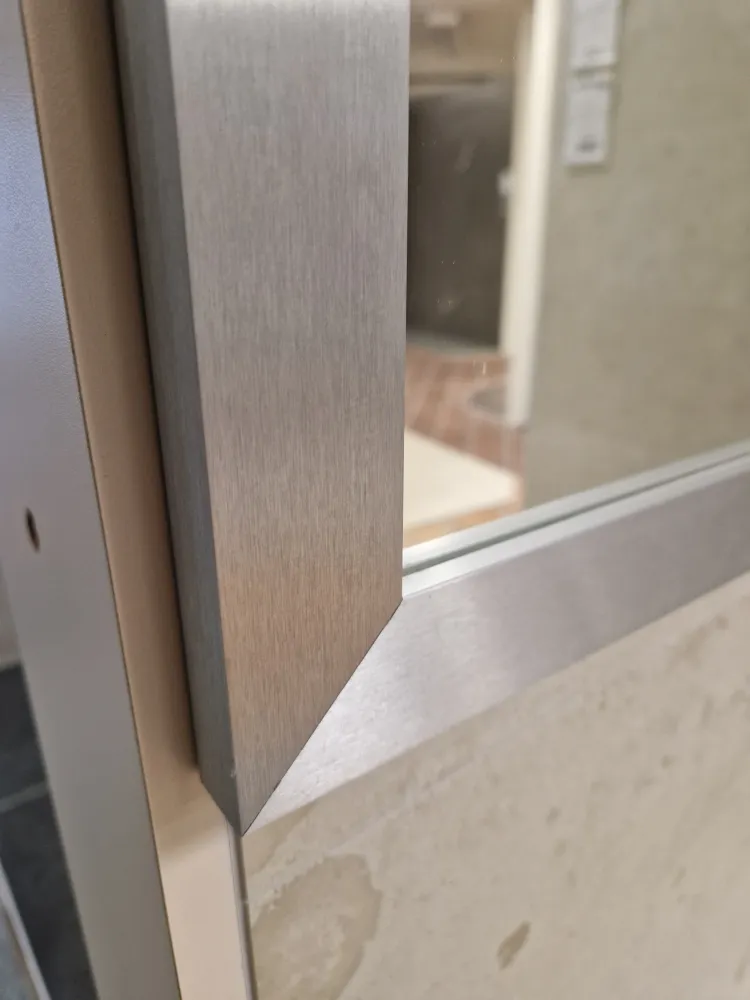 Multi-Purpose Spegel i satinerad aluminium