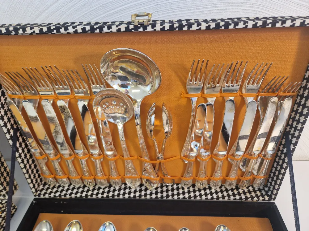 Nysilverbestick produced Italy.