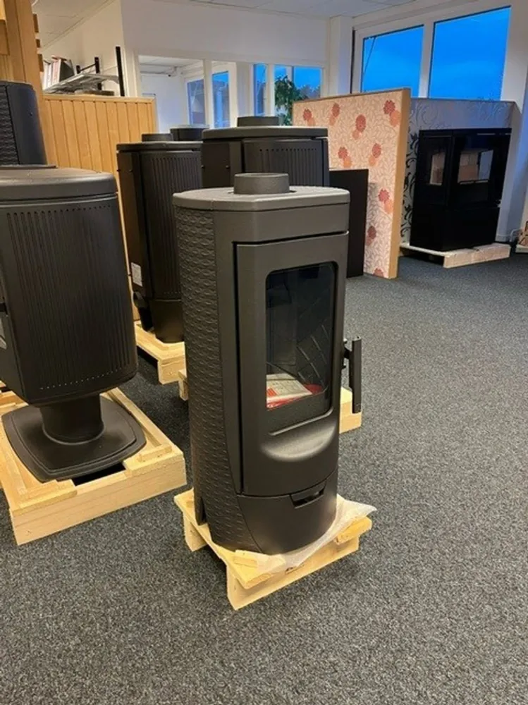 Hög Precision Gjutjärnskamin Plamen TARA