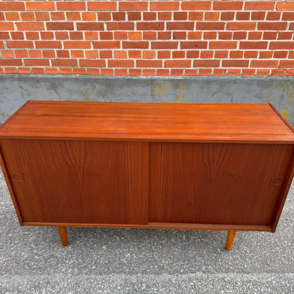 Sideboard i teakträ