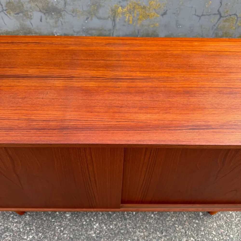 Sideboard i teakträ