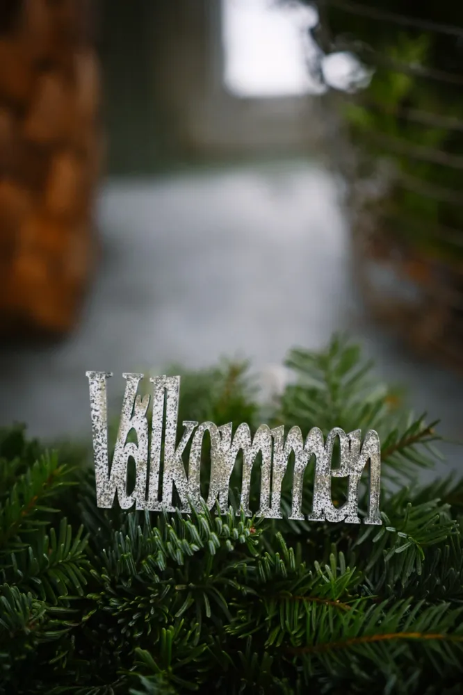 Välkommen-stick i trä
