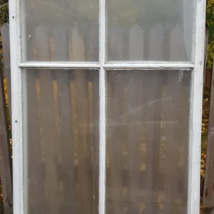 ARTIKELNUMMER 430 &nbsp; 3 st Äldre spröjsade flagg fönster med original spröjs utan karm, Perfekt till växthus eller uter...